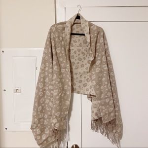 Aritizia Babaton 100% wool reversible scarf
